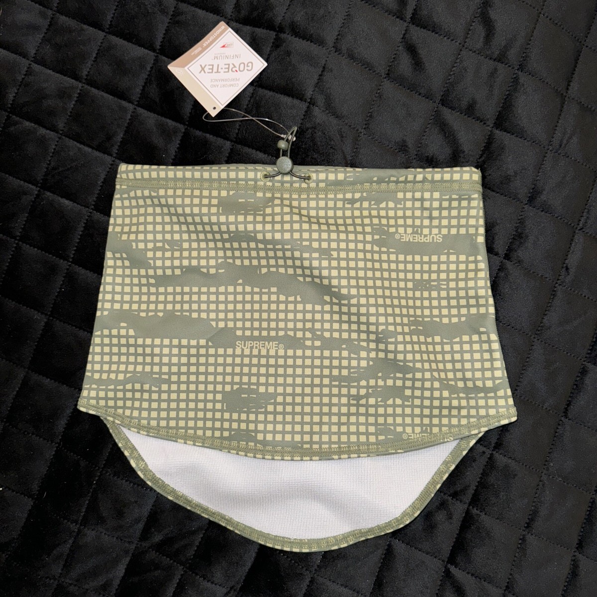 SUPREME/ WINDSTOPPER NECK GAITER OLIVE GRID CAMO OS FW21