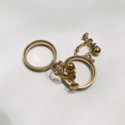 Vintage Napier White Enamel Earnings Hoop Screw Back Clip Gold Tones J6725 - Picture 8 of 9