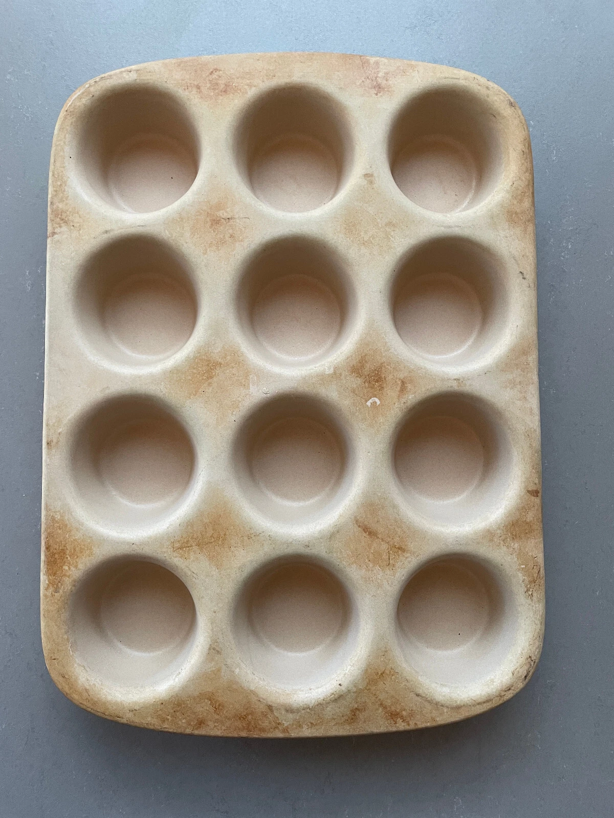 Pampered Chef Family Heritage Classics Stoneware 12 Muffin Pan #1465 - Retired!