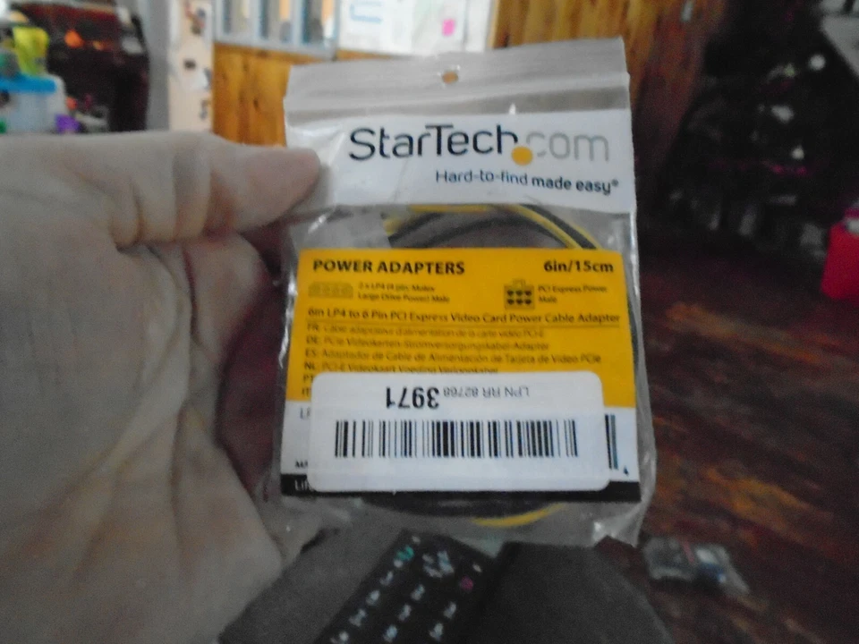 StarTech LP4PCIEXADAP 6in LP4 to 6 Pin PCI Express VideoCard Power Cable Adapter - Image 2 of 2