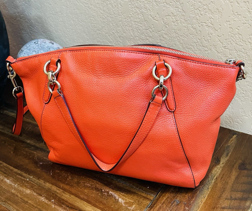 Borsa Coach Kelsey arancione/carminio pelle ciottoli piccola - Foto 2 di 16