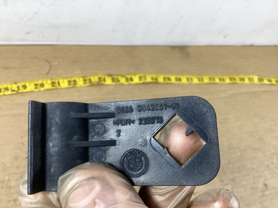 2008 - 2010 BMW M3 ENGINE FILLER PIPE BRACKET 8042867 OEM . - Image 4 of 4