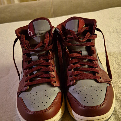 Jordan Herren Mid Top Sneaker Air Jordan 1 Mid bordeaux/grau EU 43 Schnürung