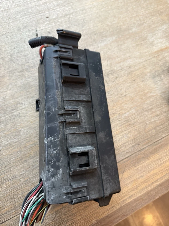 Engine Fuse Box FORD TAURUS 02 03 04 - Image 3 of 4