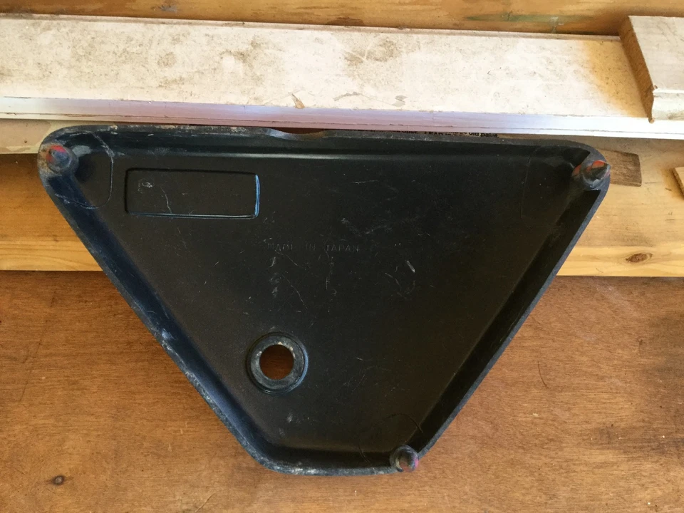 Cubierta lateral Kawasaki KE125 1976-79 Foto 4 de 4