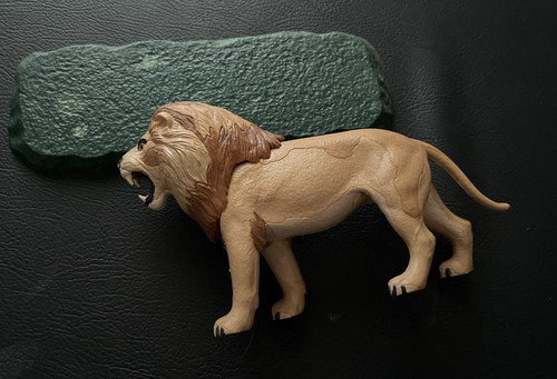 Animals Of The World Bachmann Lion Model Kit no box started VERY RARE