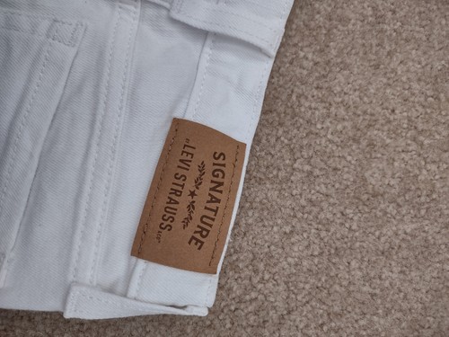 Levi Signature Girls White Stretch Skinny Jeans Size 5 Destressed NWOT - Picture 9 of 9