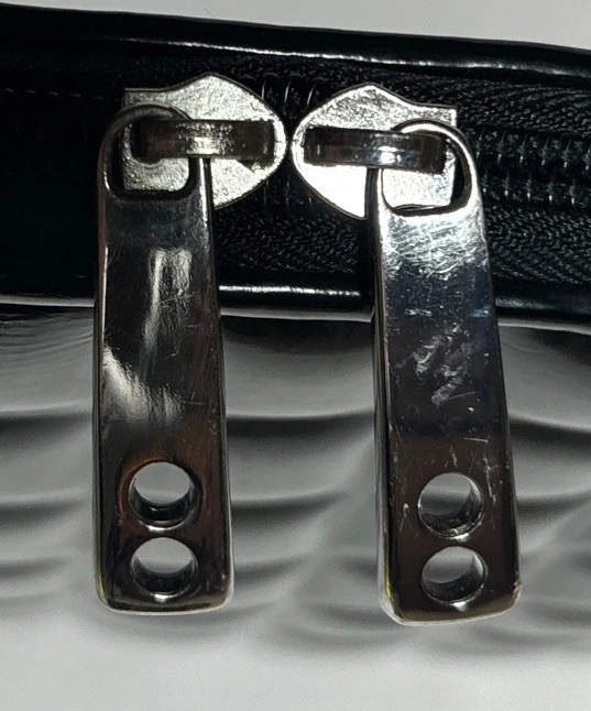 Funda acolchada para computadora portátil Knomo London Bubble en estuche negro 10x14 línea de felpa Foto 4 de 4