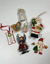 Lot of 7 vintage assorted Christmas ornaments 