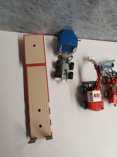 siku 3911 Scania 143 H con excavadora móvil 2225 O+K + cargadora de ruedas 1924 1:55 -90 iger-mint - Imagen 11 de 12
