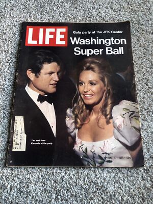 Life Magazine June 11, 1971 Gala Party at JFK Center Washington Super Ball PB.