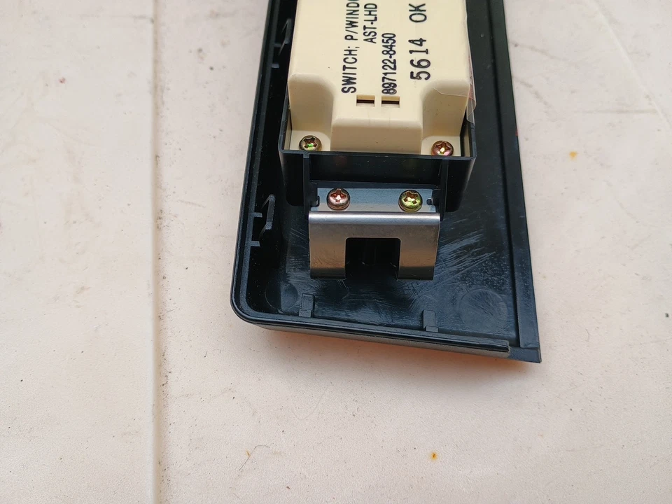 Переключатель замка правой передней двери 92-99 Isuzu Trooper 96-99 Acura SLX OEM - Изображение 4 из 4