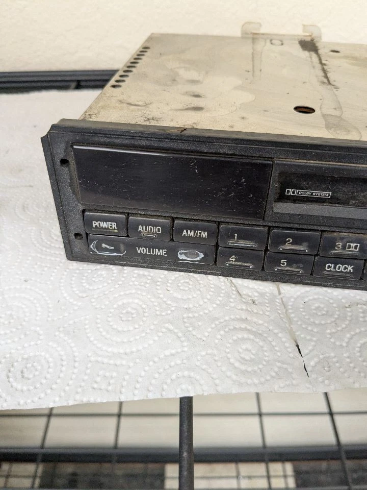 Audio Equipment Radio Am-fm-cassette Fits 94-97 AEROSTAR 2156631 - Image 2 of 4