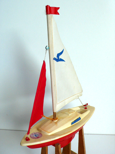VOILIER DE BASSIN SEIFERT-SEGELBOOTE W-GERMANY PLASTIQUE Lg 24cm BON ÉTAT 1960 - Imagen 2 de 8