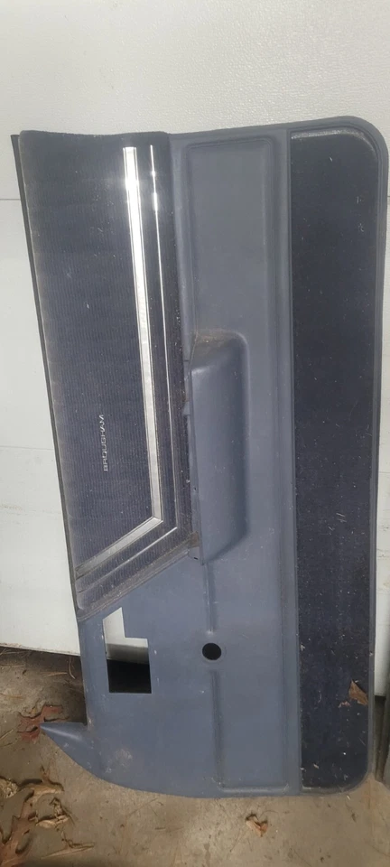 1980 1984? Bonitos paneles de puerta Oldsmobile Omega cupé de dos puertas Foto 2 de 4