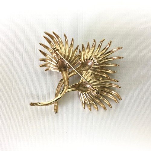 Vintage Lisner Brooch Gold Tone Flower Signed Pin 2 3/4" - Picture 3 of 5