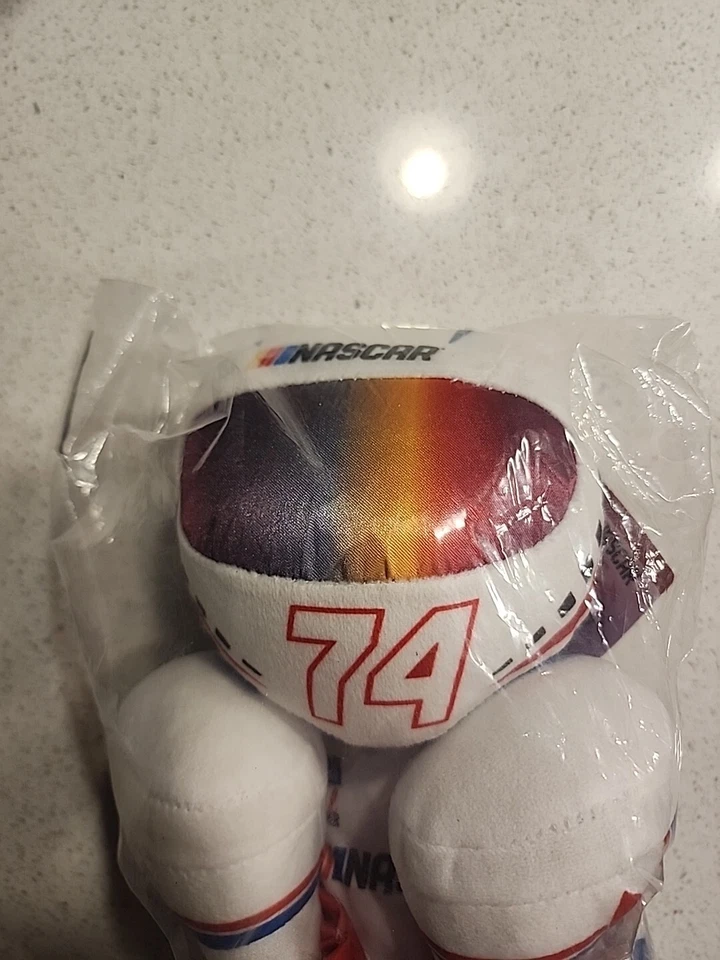 Nuevo con etiquetas Figura de Peluche Nascar Sally Speedster Niña Conductor de Coche de Carreras Nuevo #74 Juguete Foto 2 de 4