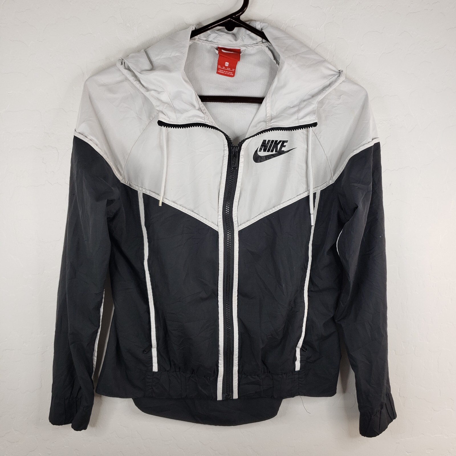 NIKE Jacket Team Windrunner Draw String Hood Women XS… Gem