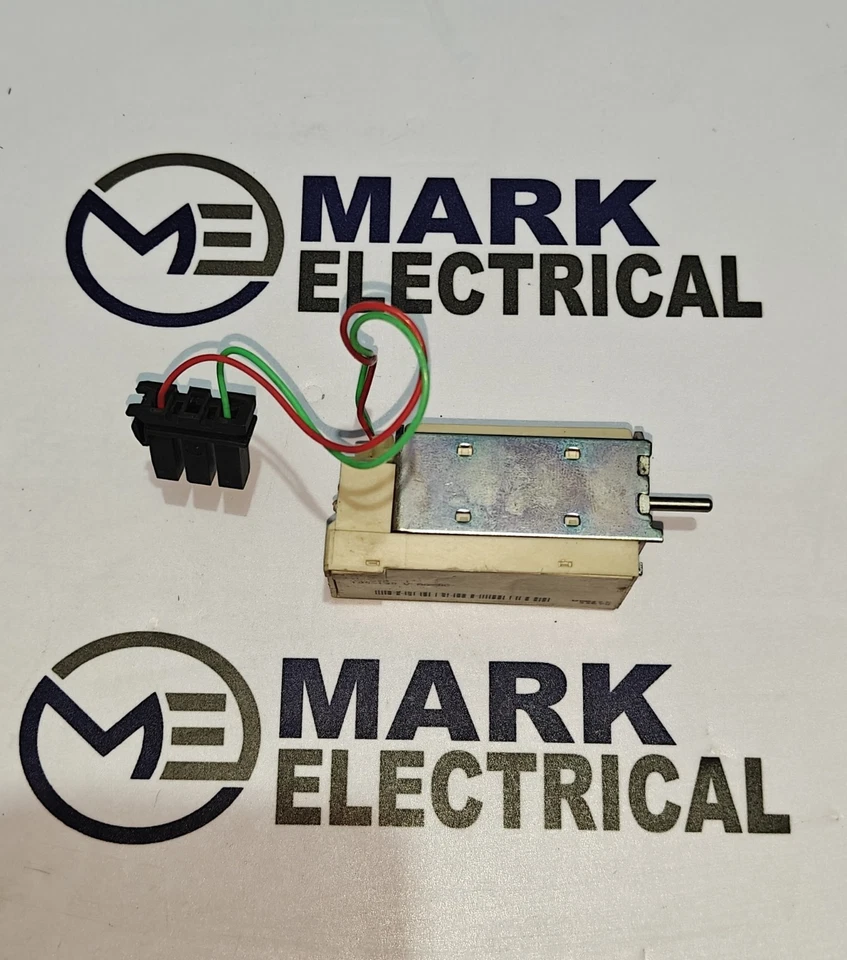 SCHNEIDER 33670 AIR CIRCUIT BREAKER UNDER VOLTAGE COIL VOLTAGE 110VAC/DC - Image 3 of 4