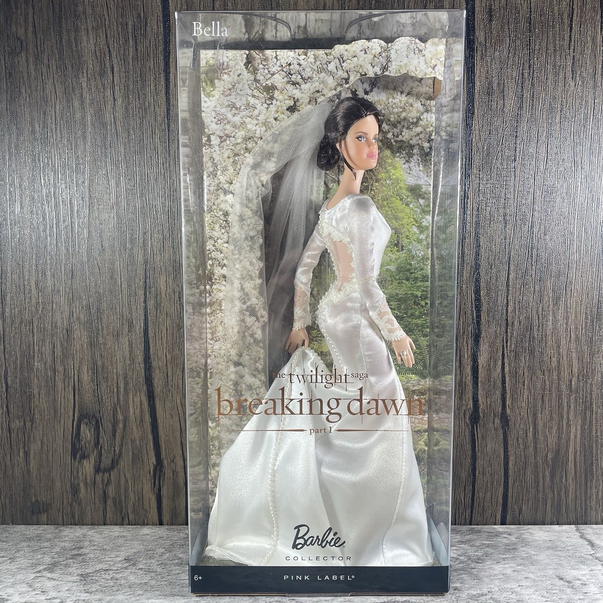 その他 Barbie breaking down Part 1 The Twilight Saga Breaking Dawn part 1 Bella Wedding Barbie
