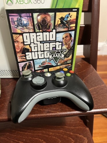 Microsoft Xbox 360 White Console (comes With 2 Controllers, Cables And GTA 5) - Picture 5 of 7