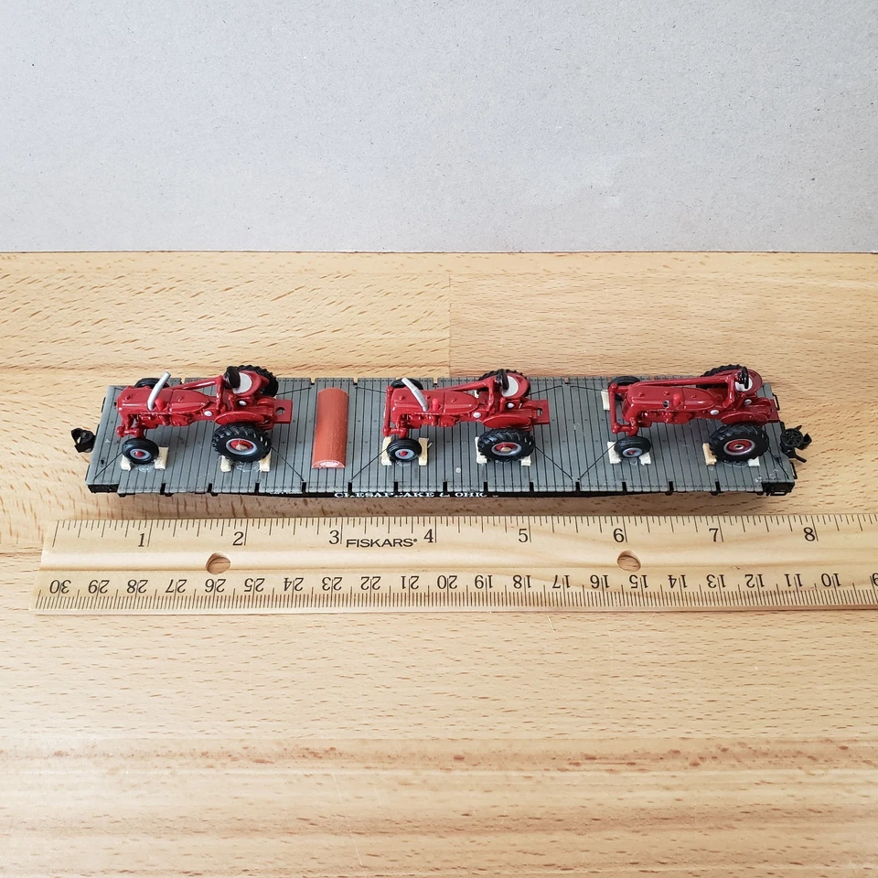 Custom Chesapeake & Ohio Flat Car with 3 Farmall Tractors 1:87 HO Scale - Image 2 of 4