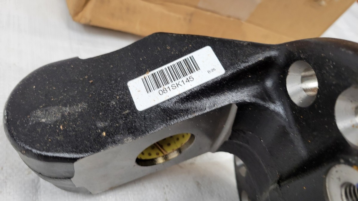 NEW 2004-2015 Ford F650 Right Steering Knuckle Spindle 4C4Z-3105