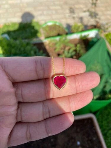 Colgante solitario de rubí simulado corte corazón de 3 quilates cadena de 18" enchapado en oro amarillo de 14 quilates Foto 3 de 4