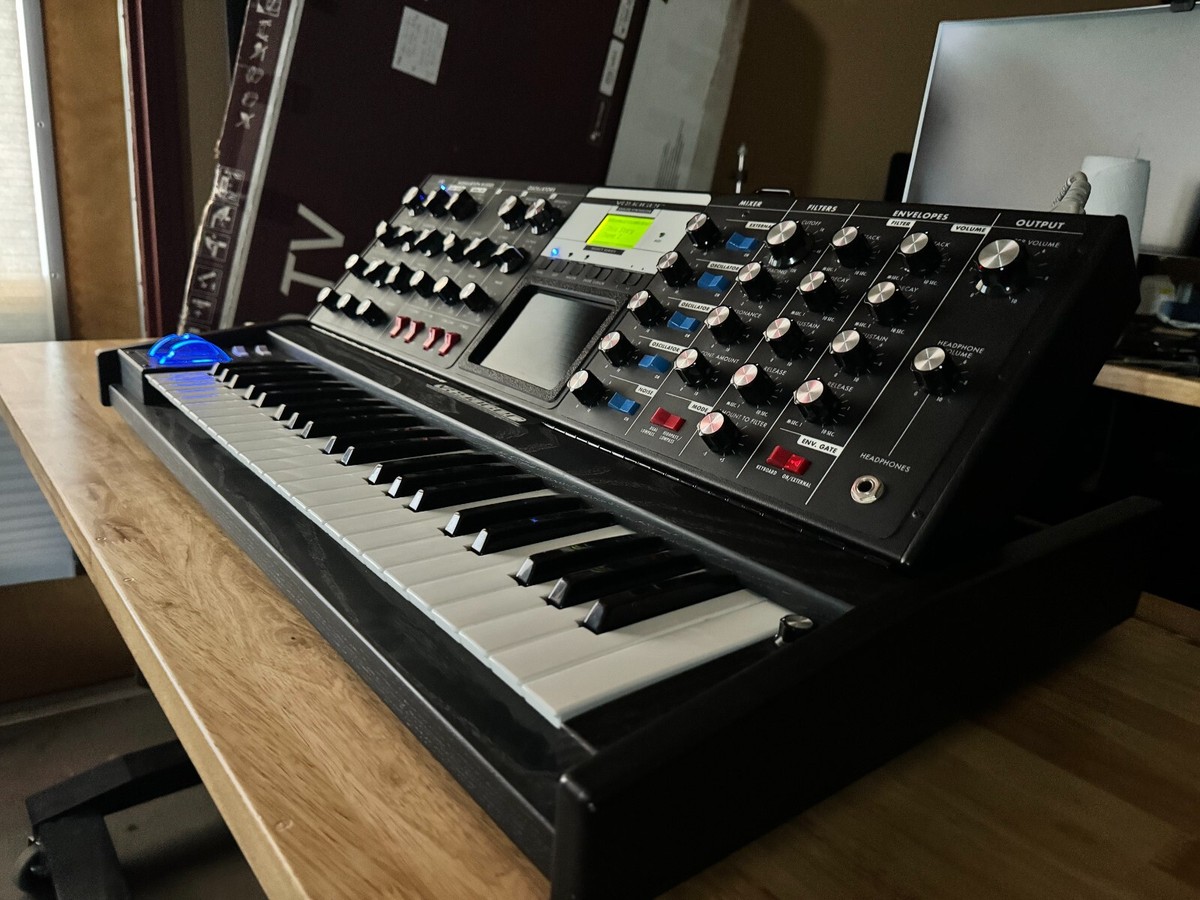 Moog Minimoog Voyager Electric Blue Edition 44-Key Analog