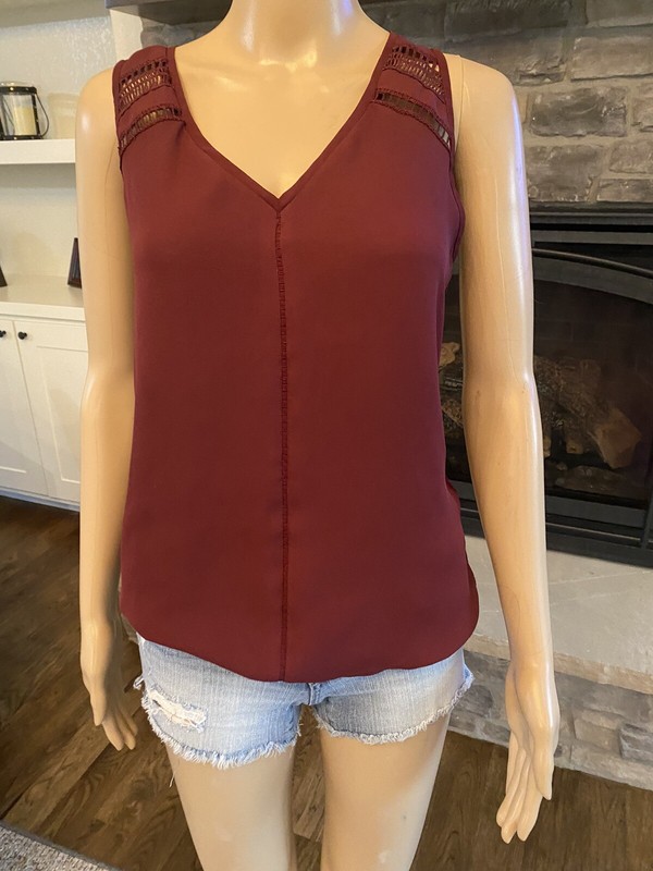 Express Women's Burgundy Sleeveless Blouse Size Small - 037