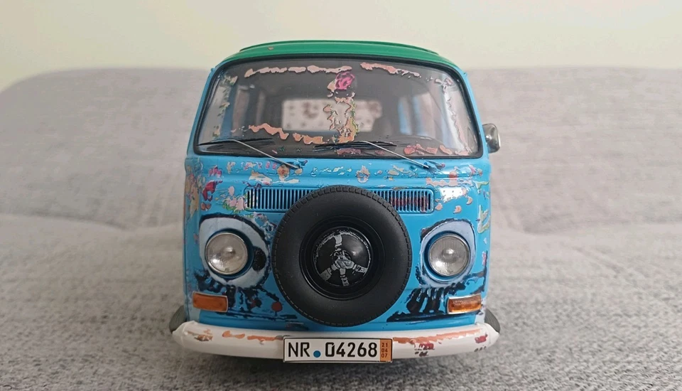 1:18 Schuco VW Bus T2a - Die Ludolfs - Happy Day - 00193 - Bild 3 von 4