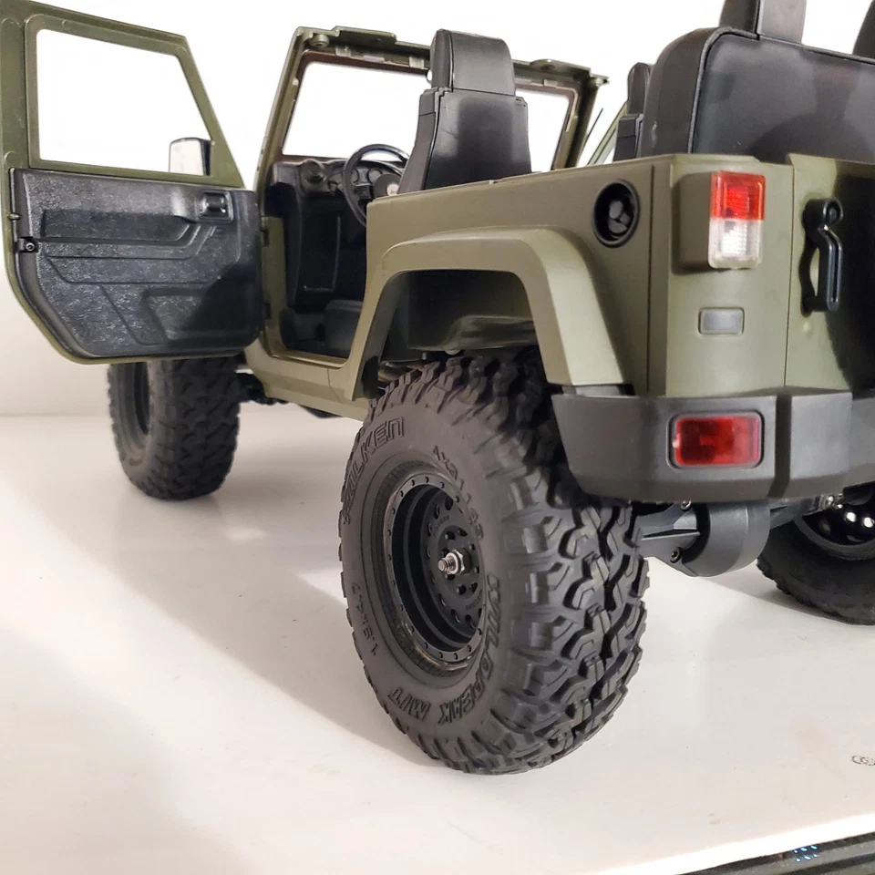 Scx10 Artr Jeep Rubicon Hard Body Functional Doors 1.9 Wheels/ Tires - Image 2 of 4