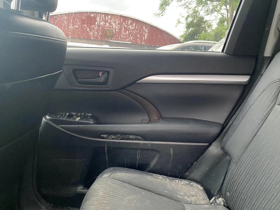 14 15 16 TOYOTA HIGHLANDER Rear Door Trim Panel Right - Imagem 2 de 2