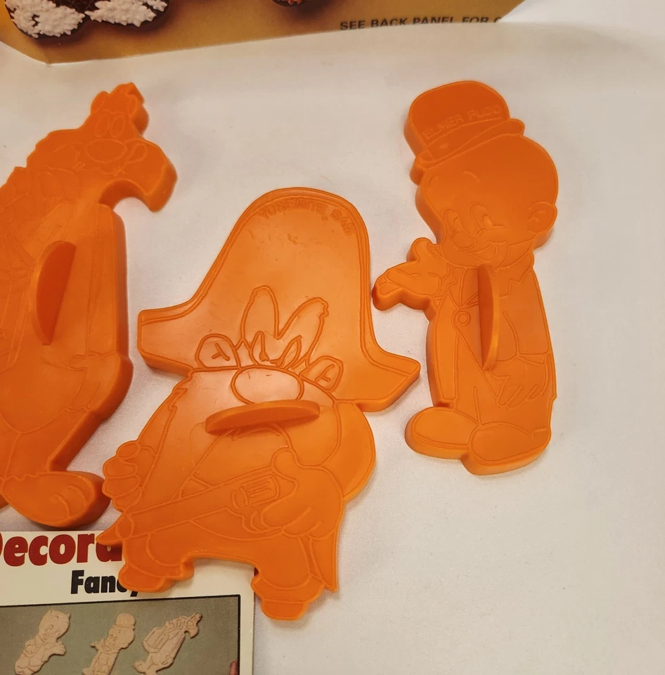 6 cortadores de galletas Wilton LOONEY TUNES 1978 de colección insectos Sylvester Porky Piolín  Foto 3 de 4