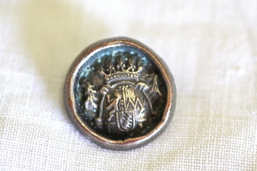 Lot De 10 Boutons Vintage Couleur Or Avec Blason, 18 Mm - Neufs (voir Photo), Fabriqués En France