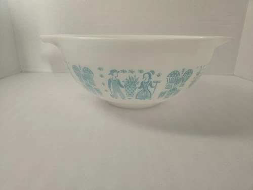 Pyrex Butterprint Cindarella Nesting Mixing Bowl #443 (2.5 Qt)