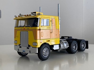 1/18 Peterbilt 352 Pacemaker COE 1977-1979 Cabover Truck Diecast