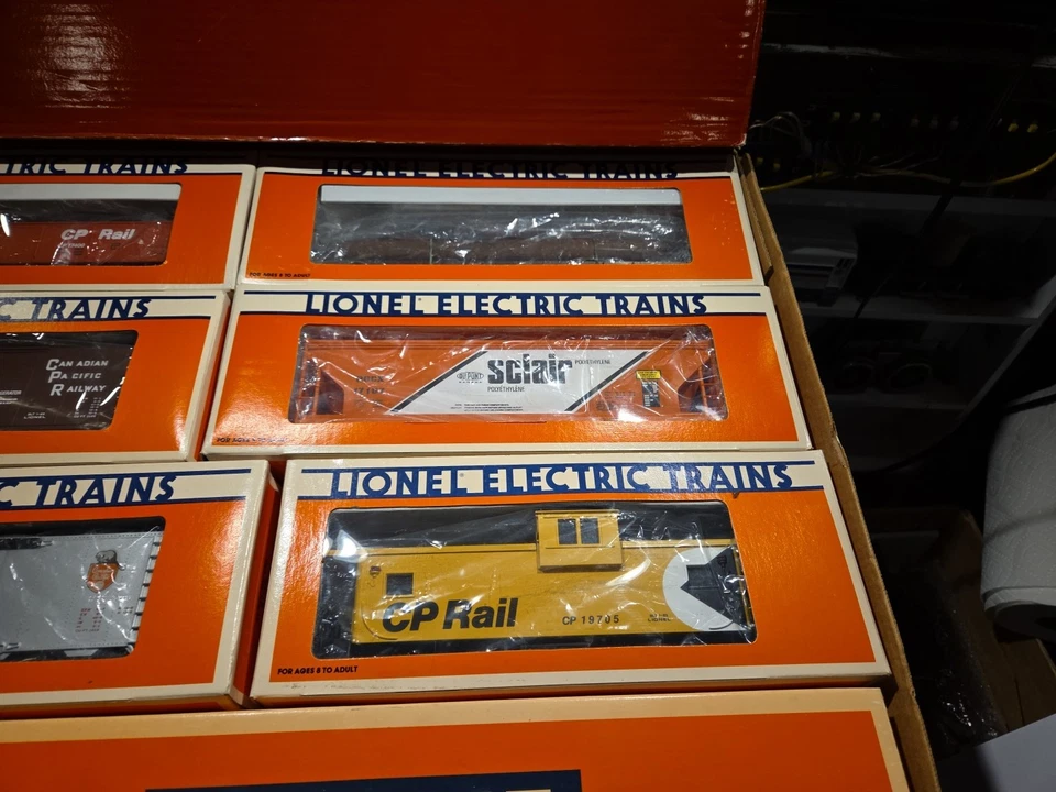 Lionel 6-11710 O Gauge CP Rail Limited 1989 Edition Diesel Freight Train Set - Image 3 of 4