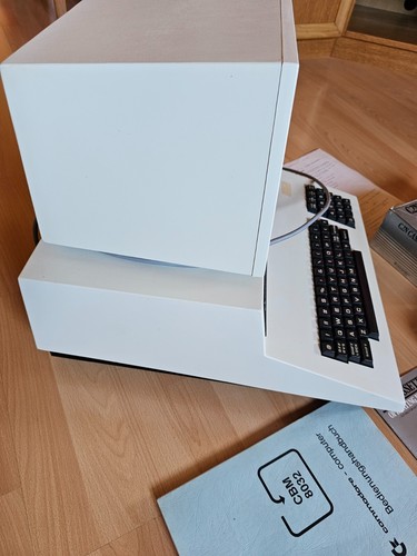 COMMODORE CBM 3032 Computer + C2N Laufwerk + orig. Bedienungshandbuch TOP Zust. - Bild 3 von 22