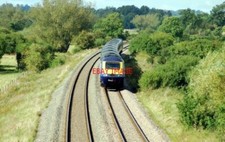 PHOTO A FIRST GREAT WESTERN HST SET WITH POWER CAR 43028 LEADING HEADS FOR LOND