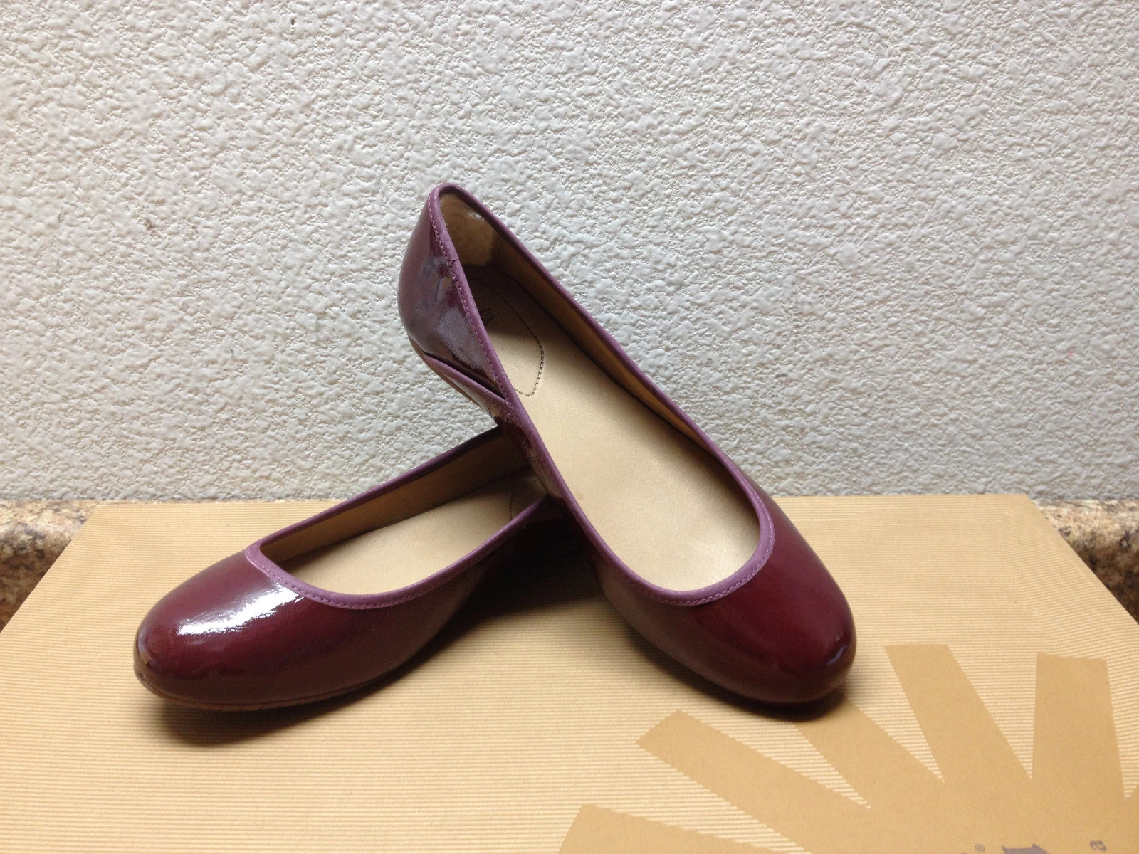 UGG ANTORA II DEEP BORDEAUX VERNICE BALLERINE SLIP ON US 7 EU 38 UK 5 5