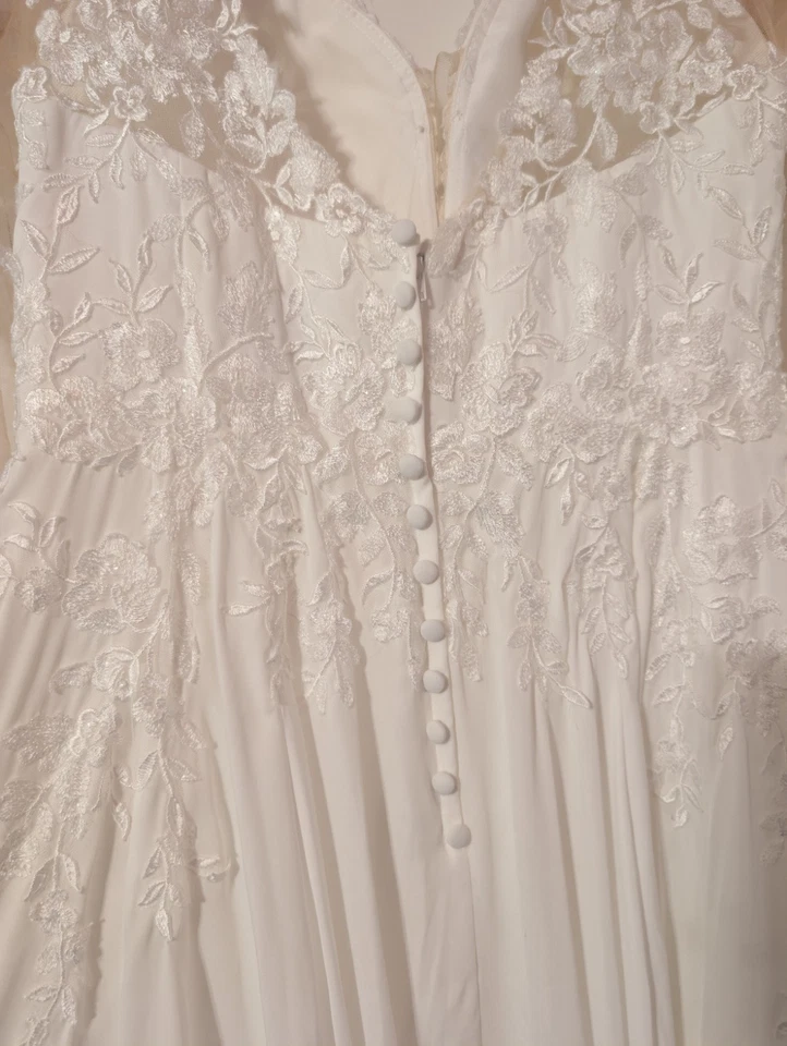 Stella York, lace long sleeved, a-line wedding dress Size 16 - Image 4 of 4