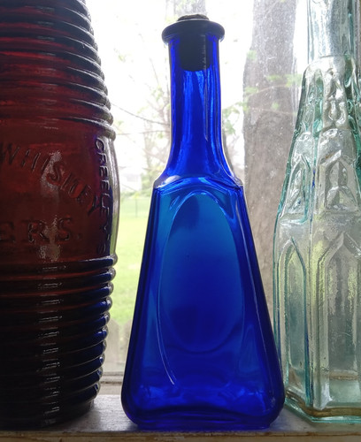 1890s COBALT BLUE TAPERED SQUARE COLOGNE OR BARBER BOTTLE WITH OVAL WINDOWS