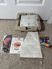 Sega Dreamcast Console with Original Box and Inserts + Controller