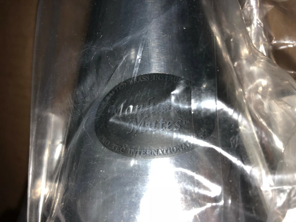 Protec MM106 Manhattan Trombone Straight Mute Copper End 12" Tall x 5 1/2" Wide  - Image 2 of 4