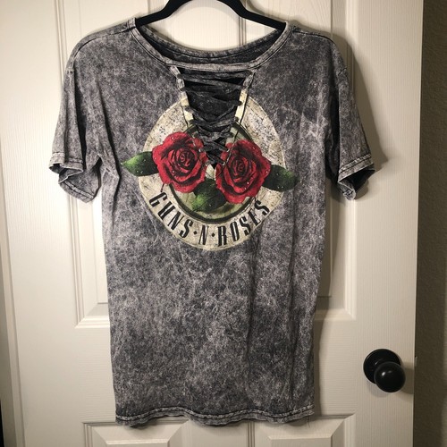Guns N' Roses band t-shirt with laced v-neck size M