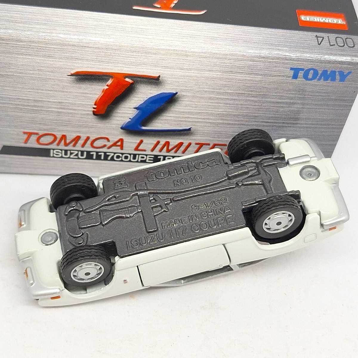 ミニカー TOMICA LIMITED VINTAGE ISUZU 117 COUPE The stunning Tomica Limited Vintage Isuzu 117 Coupe is now