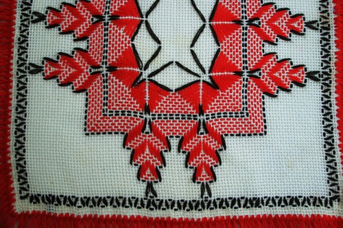 Vintage Hungarian Folk Art Embroidery Table Runner Red/Black/White 24”x15" NWOT - Picture 5 of 6