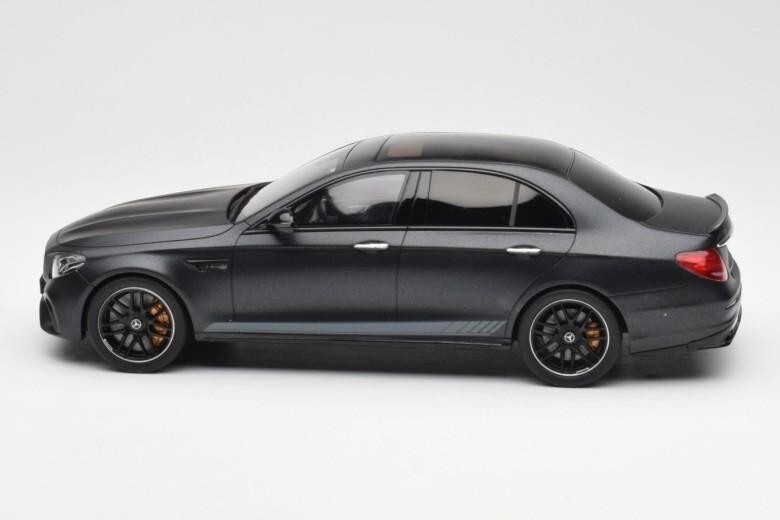 Mercedes-Benz AMG E63 セダン ミニカー1/18 Genuine Mercedes-AMG 1:18 E63 4MATIC+ Edition 1 Night Black