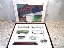 BERLINER BAHNEN BERLIN WALL 1990 TT GAUGE TRAIN SET